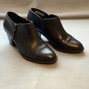 Vionic Black Leather Boots/Booties 8.5